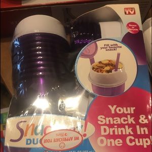 1 packs of Snackeez duo snack/drink cup
